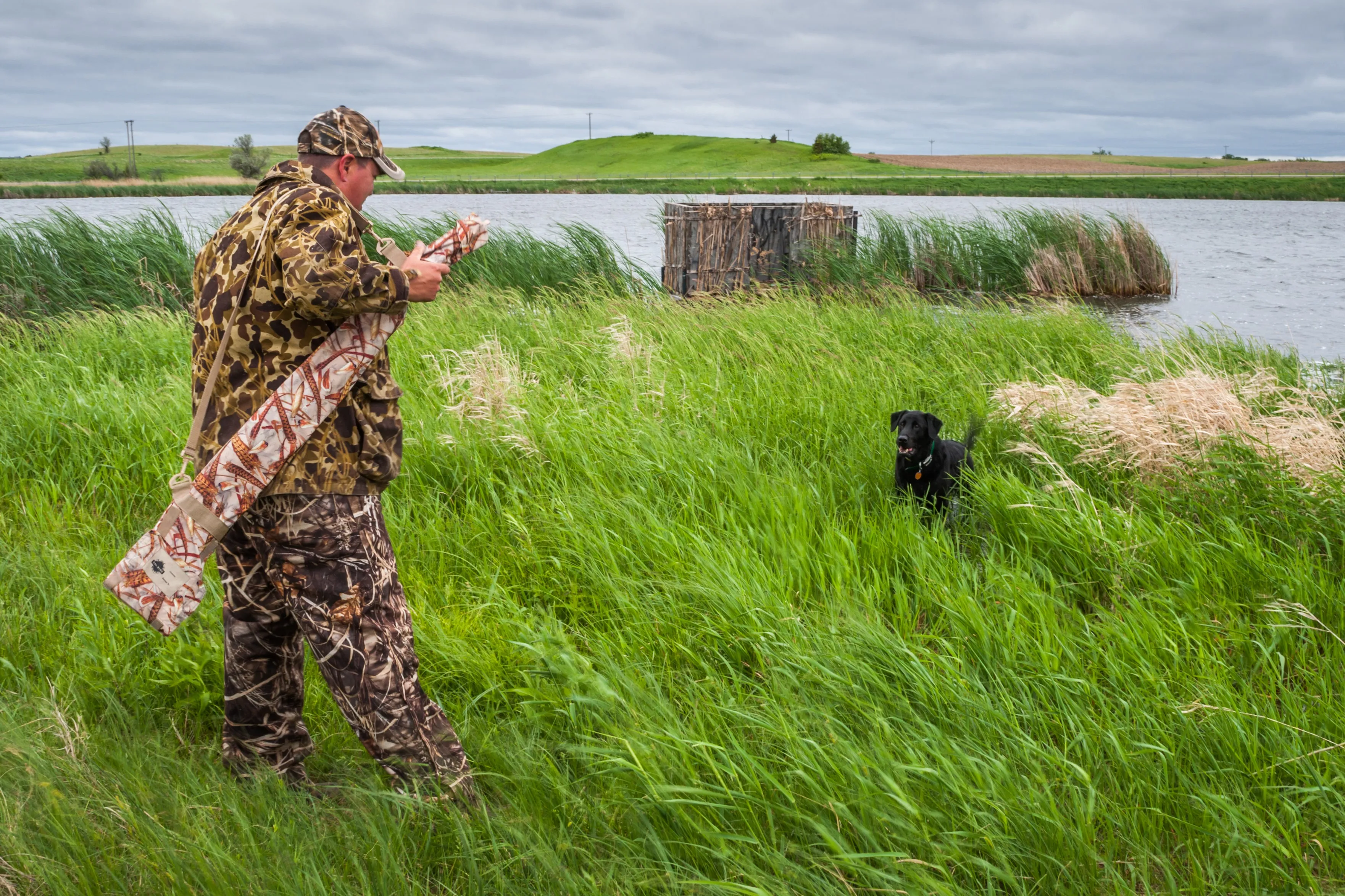 DU-HA 90520 Dri-Hide™ Shotgun Protector; Flushing Pheasants; w/o Adjustable Sling; Tan;